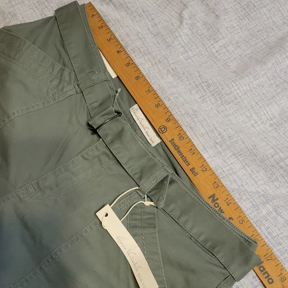 NEW Gloria Vanderbilt Green Bermuda Shorts with Belt - Size 8 - LOWEST PRICE - Picture 5 of 5